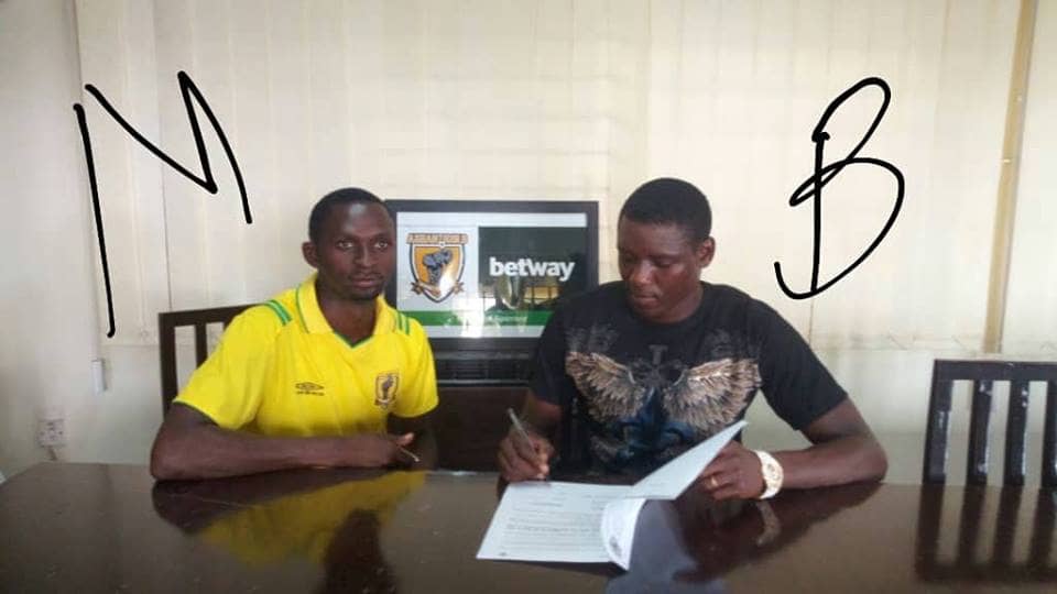 Ashantigold sign Burkina Faso goalkeeper Baba Zongo