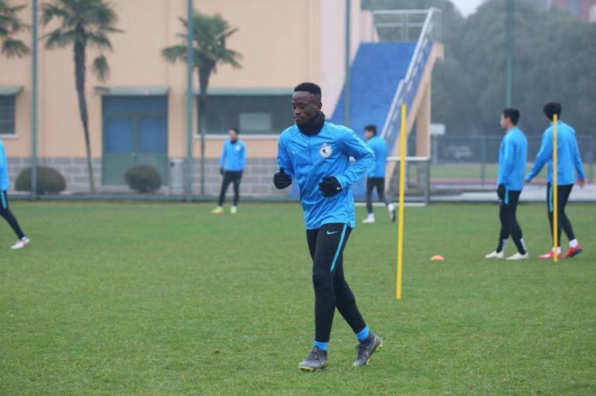 Emmanuel Boateng first training session with Dalian Yifang
