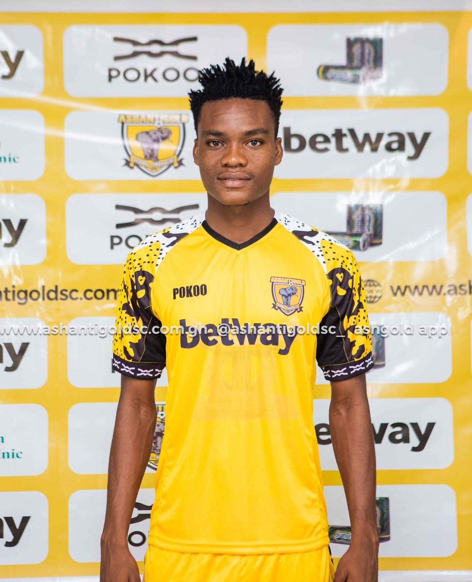 Ashantigold complete signing of midfielder Razak Simpson