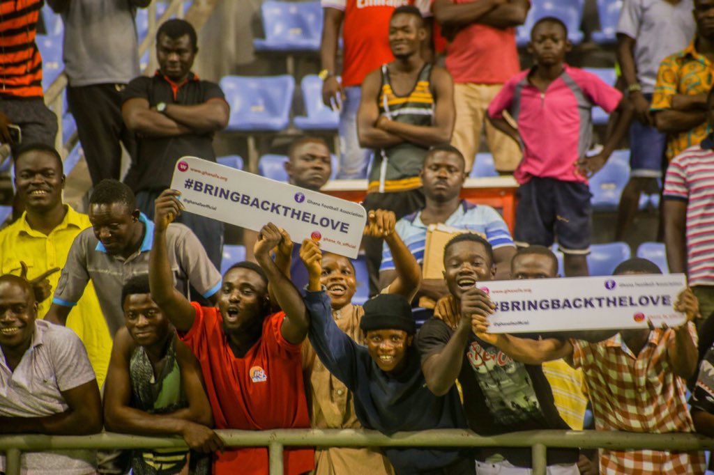 PHOTOS: Fans troop in to watch the Black Stars train ahead of South Africa clash