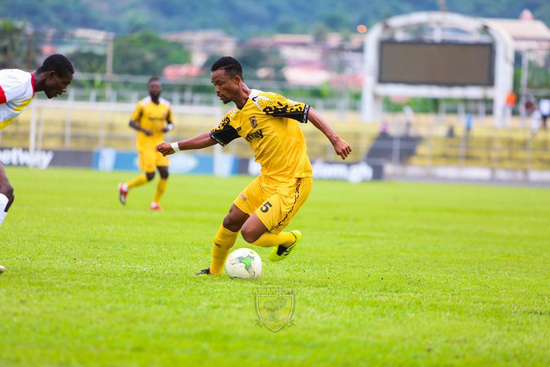 Appiah Maccarthy and Osei Agyemang extend contracts with Ashantigold