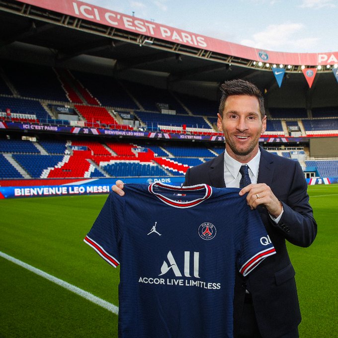 OFFICIAL: PSG announce signing of Lionel Messi