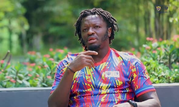 Sulley Muntari condemns the Ghana Premier League