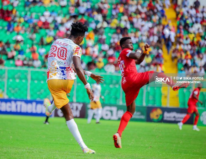 Late Amakwah header salvages point for hearts in the Super clash